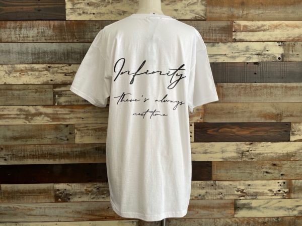 AULA AILA(アウラアイラ)/フルーツオブザルーム×AULA AILAコラボTシャツ/ホワイトバックロゴアップ