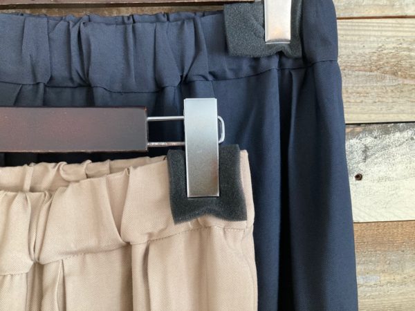 アシンメトリーボリュームタックパンツ/アップ