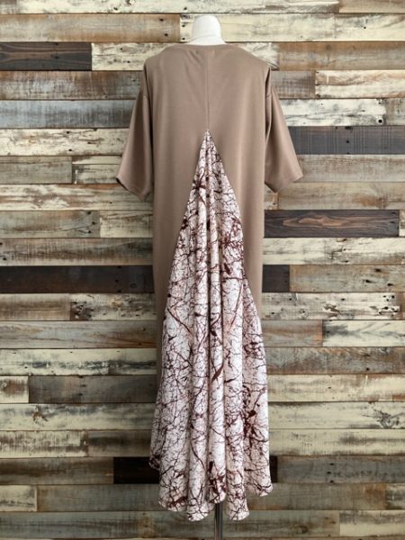 OSMOSIS（オズモーシス）/バックフレアーワンピース/バックシルエット