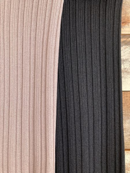 『変則リブニットレギンス』アップ/OSMOSIS (オズモーシス)