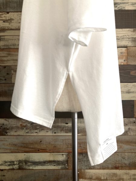 『ロゴサイドスリットプルオーバー』サイドスリットアップ/and LIFE’s(アンドライフス)