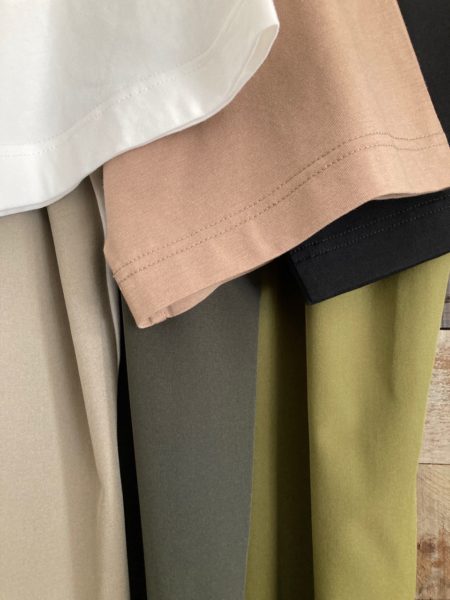 『バックタックサイドスリットロングTシャツ』フロント/OSMOSIS(オズモーシス)/アップ